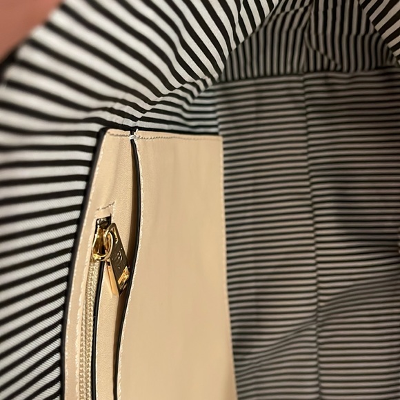 Black and cream tote bag. - Picture 15 of 17